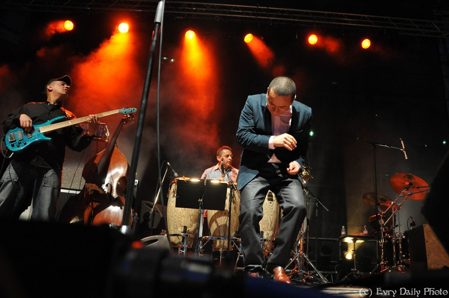 Evry Daily Photo - Fete de la Musique Evry 2010 - Yuri Buenaventura - large - 4735786845.jpg